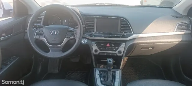 Hyundai Avante 2017 · 1.6 AT