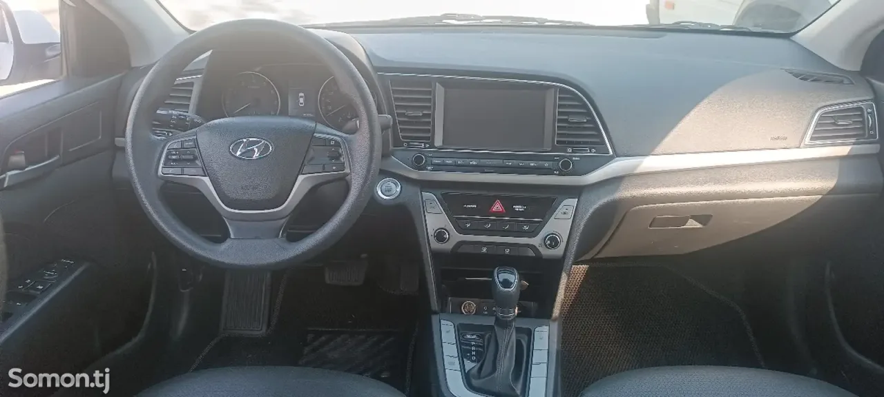 Hyundai Avante 2017 · 1.6 AT