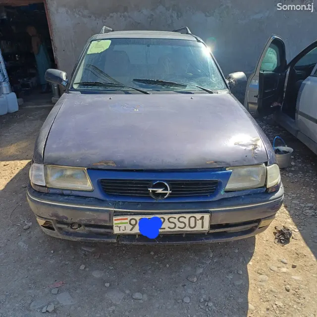 Opel Astra F 1992 · 1.6 MT