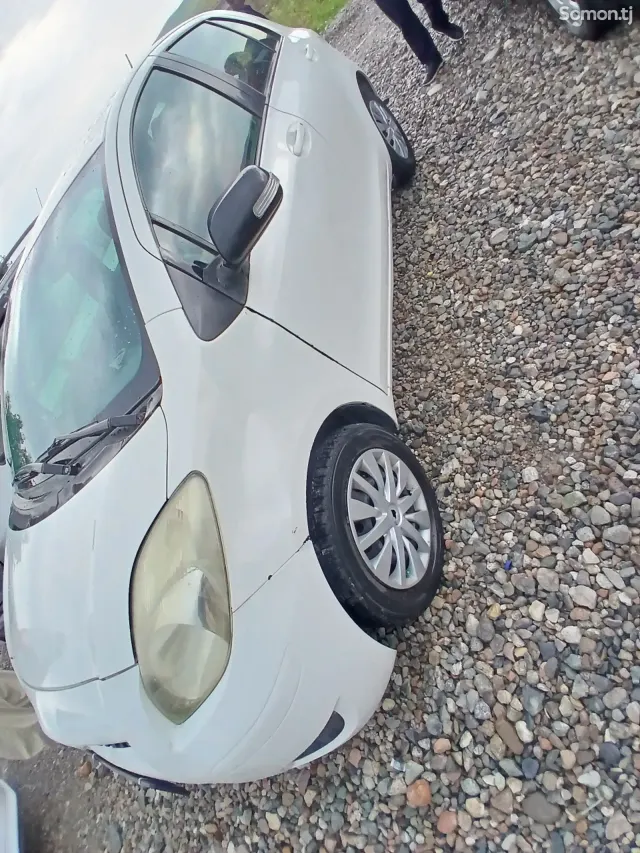 Toyota Vitz 2010 · 1.1 AT