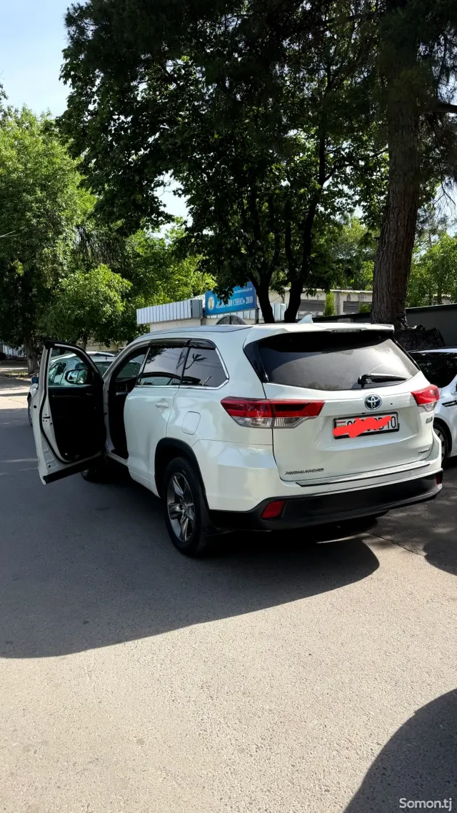 Toyota Highlander 2014 · 3.5 AT