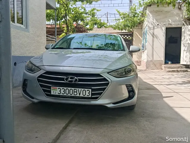 Hyundai Elantra 2016 · 2.0 AT