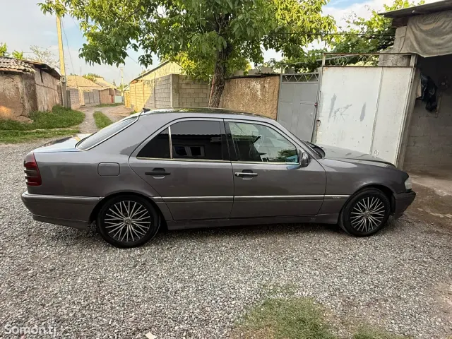 Mercedes-Benz C class 1996 · 1.8 MT