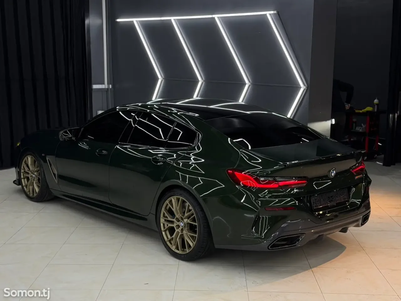 BMW M8 2023 · 4.4 AT