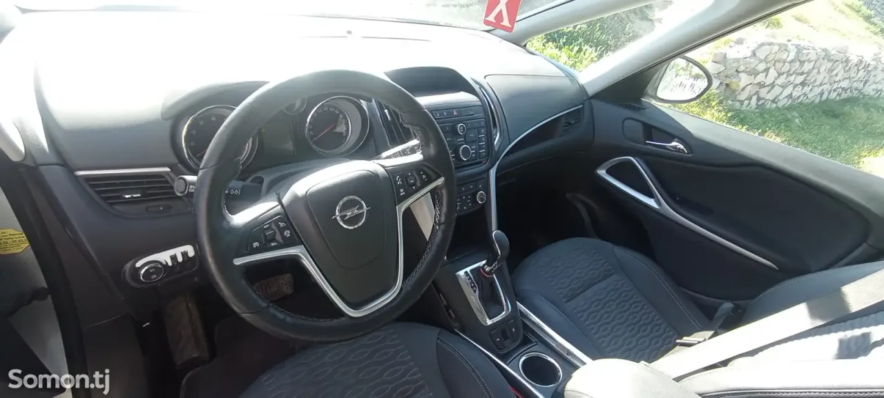 Opel Zafira 2015 · 1.4 AT