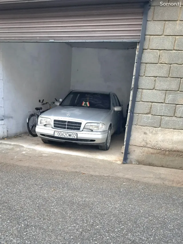 Mercedes-Benz C class 1995 · 2.0 AT