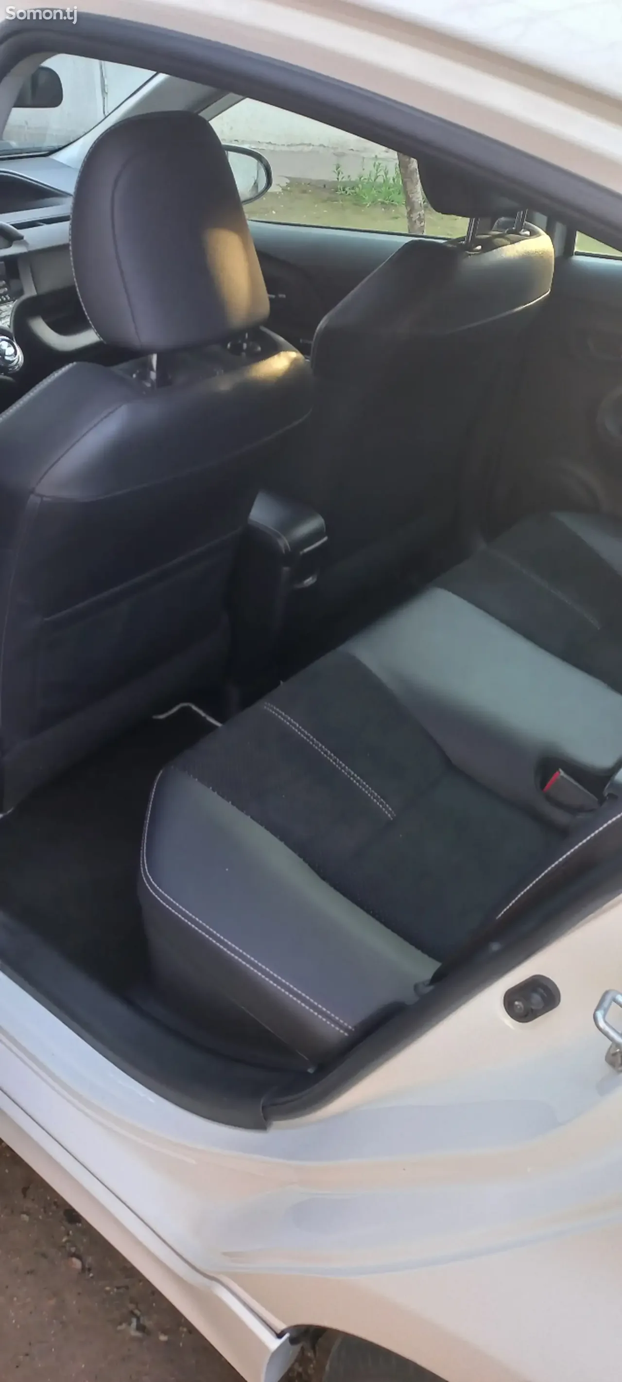 Toyota Aqua 2014 · 1.5 AT