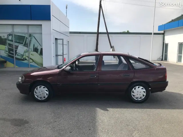 Opel Vectra A 1991 · 1.6 MT