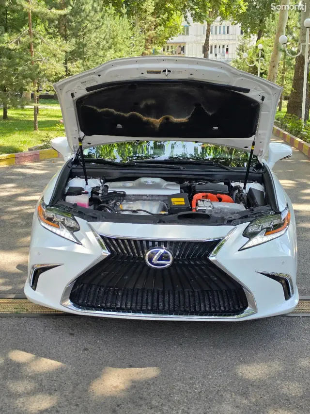 Lexus ES series 2015 · 2.5 AT
