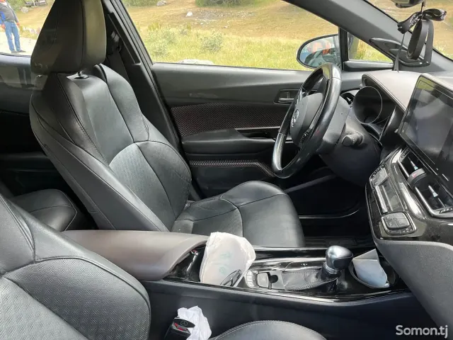 Toyota C-HR 2017 · 1.2 AT