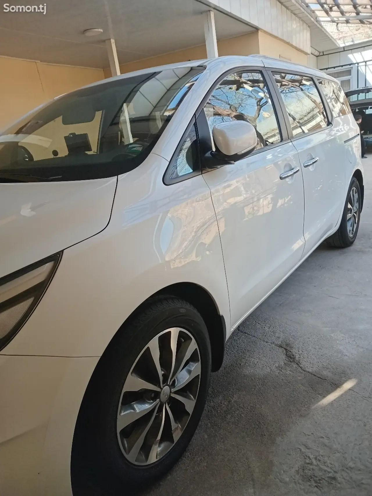 Kia Carnival 2016 · 2.2 AT