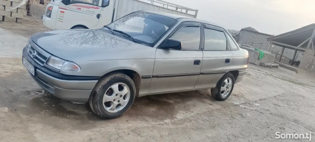 Opel Astra F 1995 · 1.6 MT