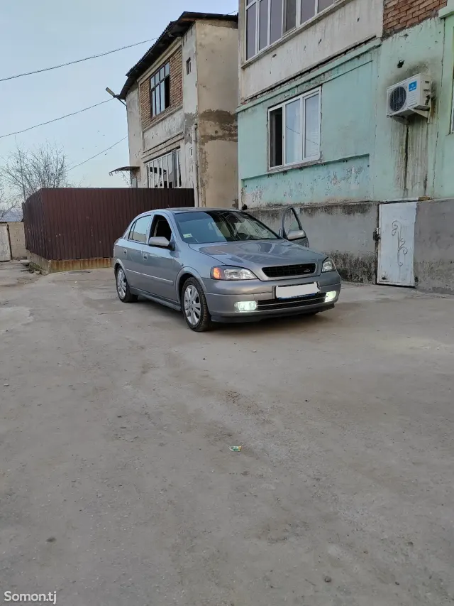 Opel Astra G 2001 · 1.6 MT