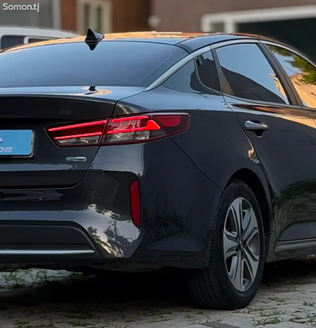 Kia K5 2015 · 2.0 AT