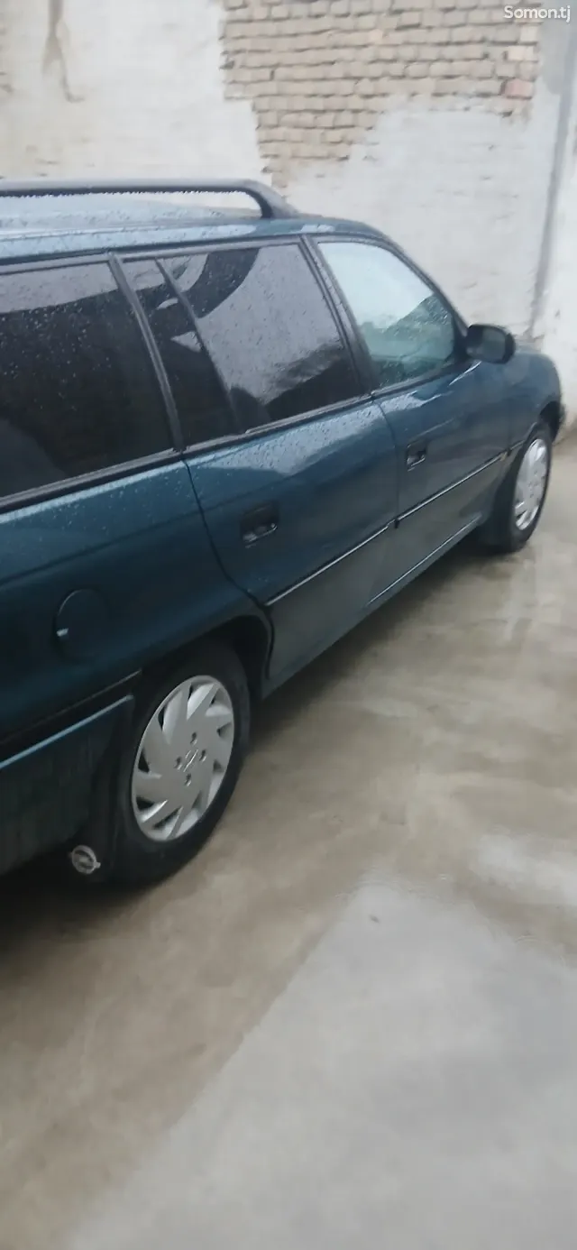 Opel Astra F 1995 · 1.6 MT