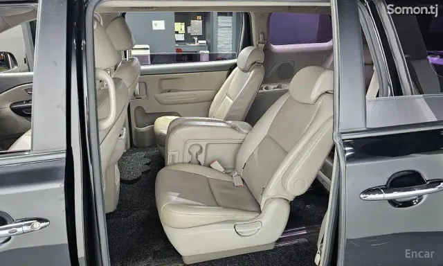 Kia Carnival 2016 · 2.2 AT