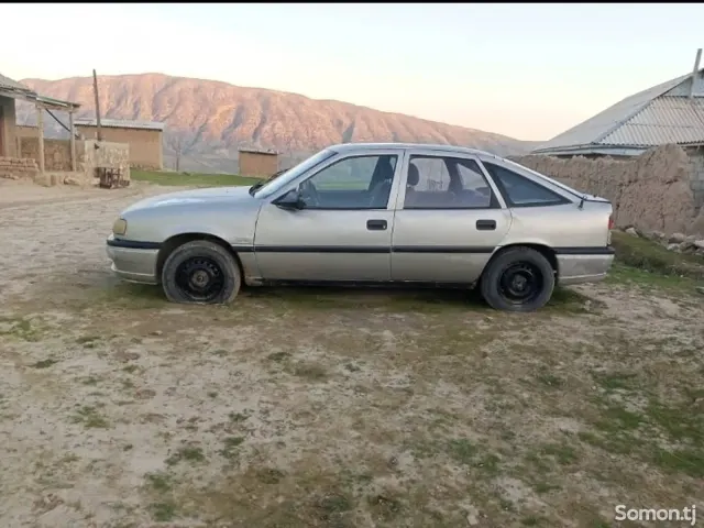 Opel Vectra A 1994 · 1.6 MT