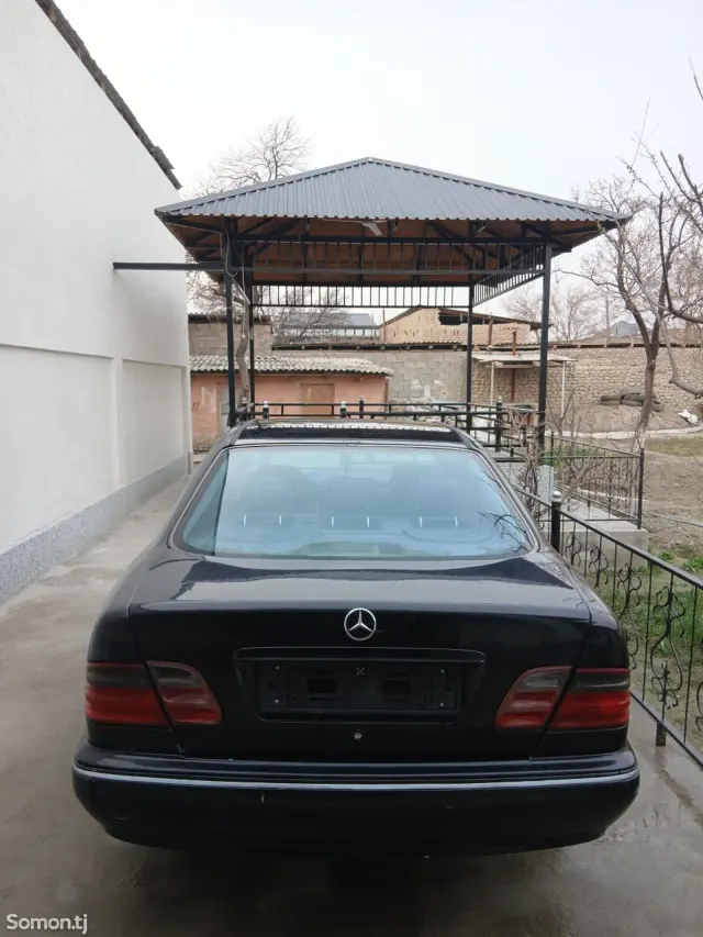 Mercedes-Benz E class 2000 · 2.0 AT