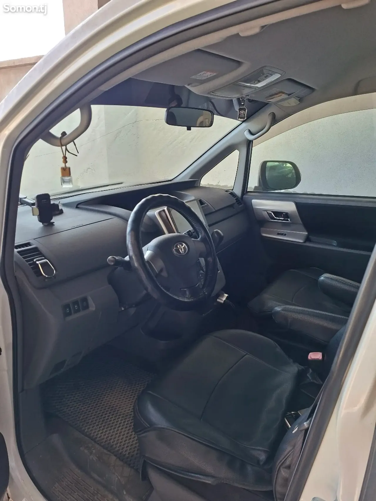 Toyota Voxy 2008 · 2.0 AT