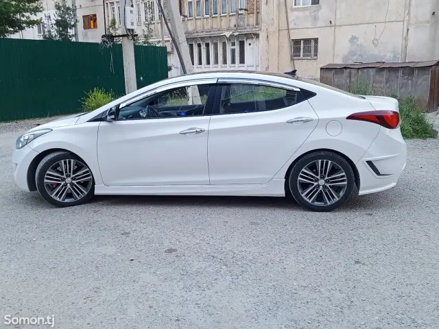 Hyundai Avante 2013 · 1.6 AT