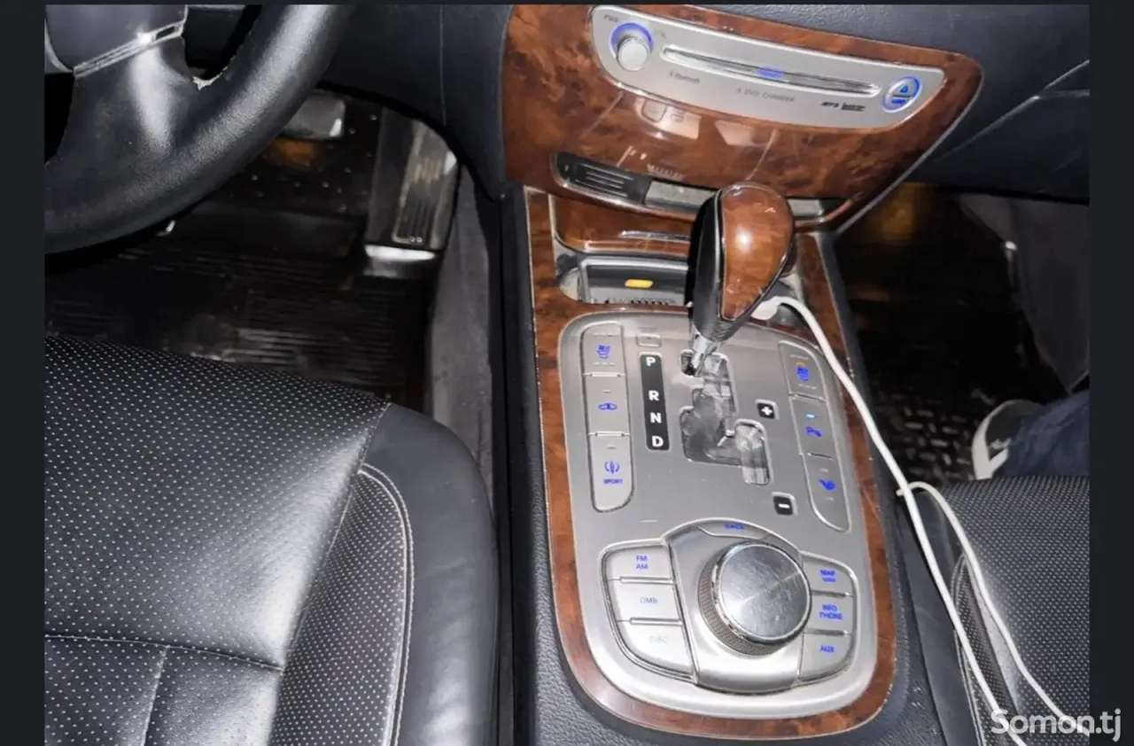 Hyundai Genesis 2008 · 3.5 AT