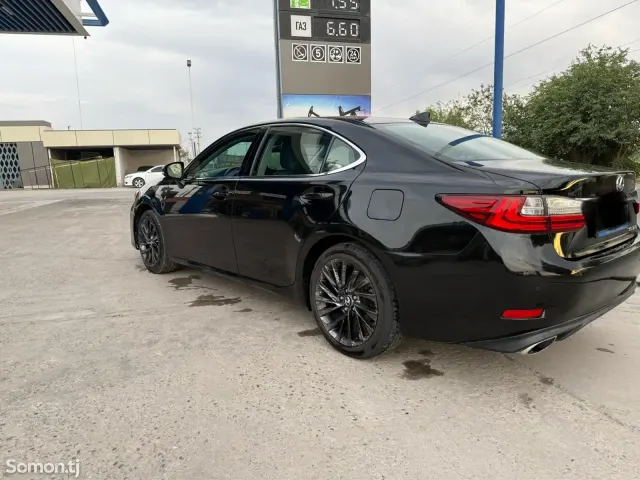 Lexus ES series 2017 · 3.5 AT