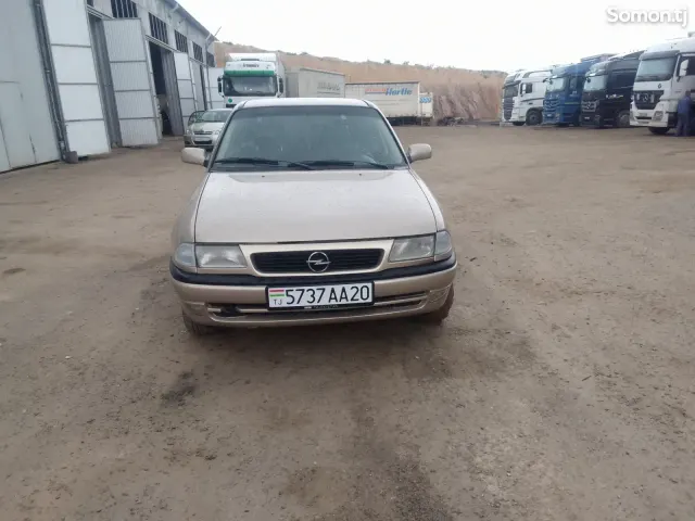 Opel Astra F 1997 · 1.6 MT