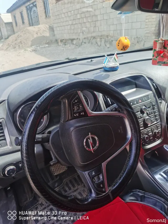 Opel Astra J 2010 · 1.6 AT