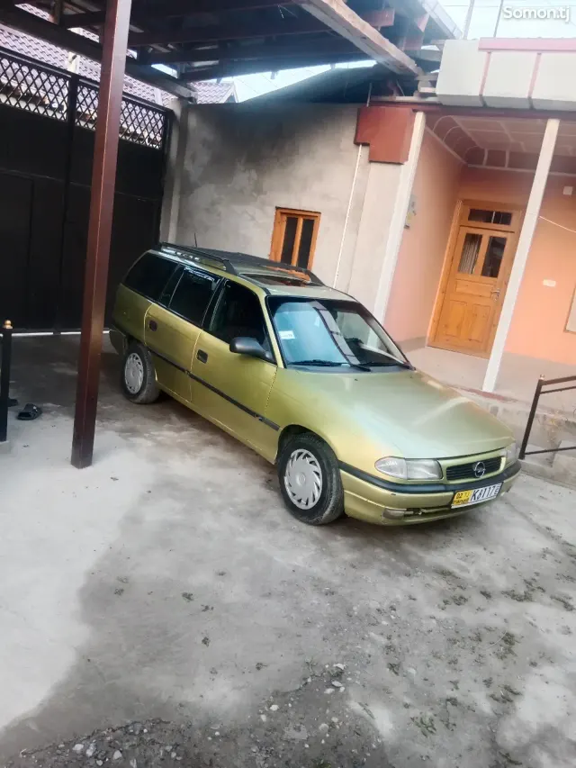 Opel Astra F 1996 · 1.6 MT