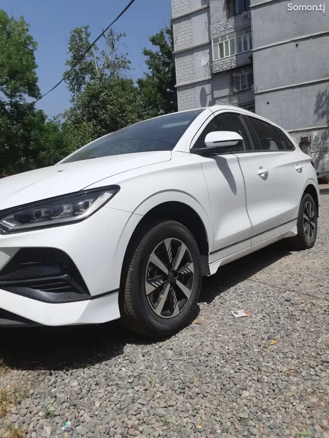BYD E2 2025 · AT