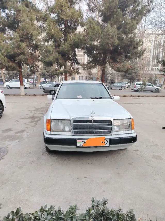 Mercedes-Benz W124 1991 · 2.0 MT