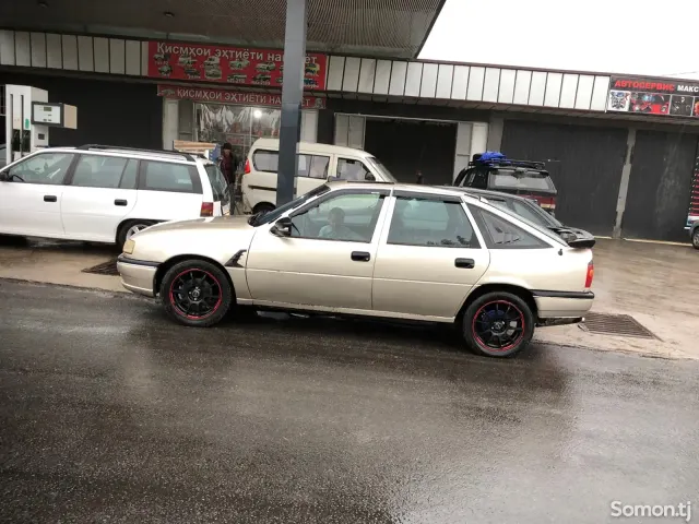 Opel Vectra A 1991 · 1.8 MT