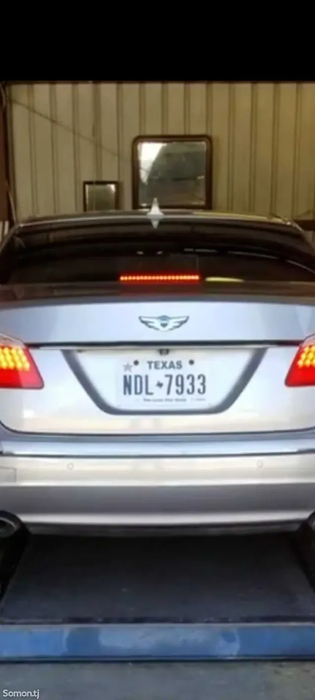Hyundai Genesis 2010 · 3.3 AT