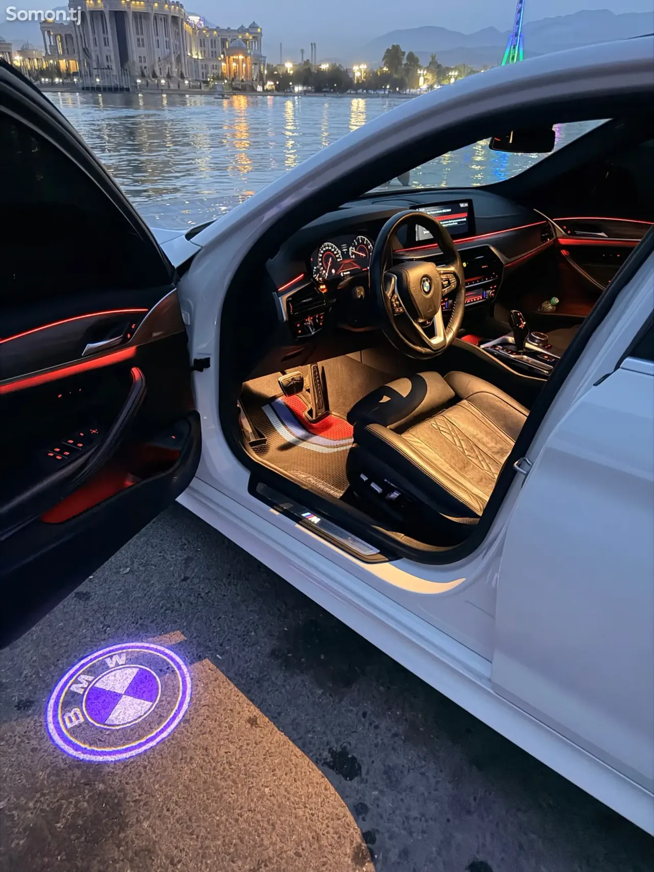BMW 5 series 2018 · 2.0 AT
