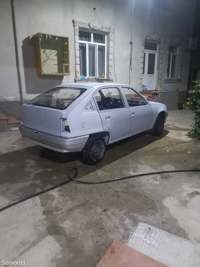 Opel Kadett 1988 · 1.6 AT