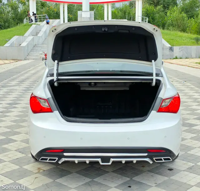 Hyundai Sonata 2011 · 2.0 AT