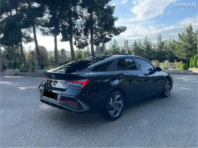 Hyundai Elantra 2024 · 2.0 AT