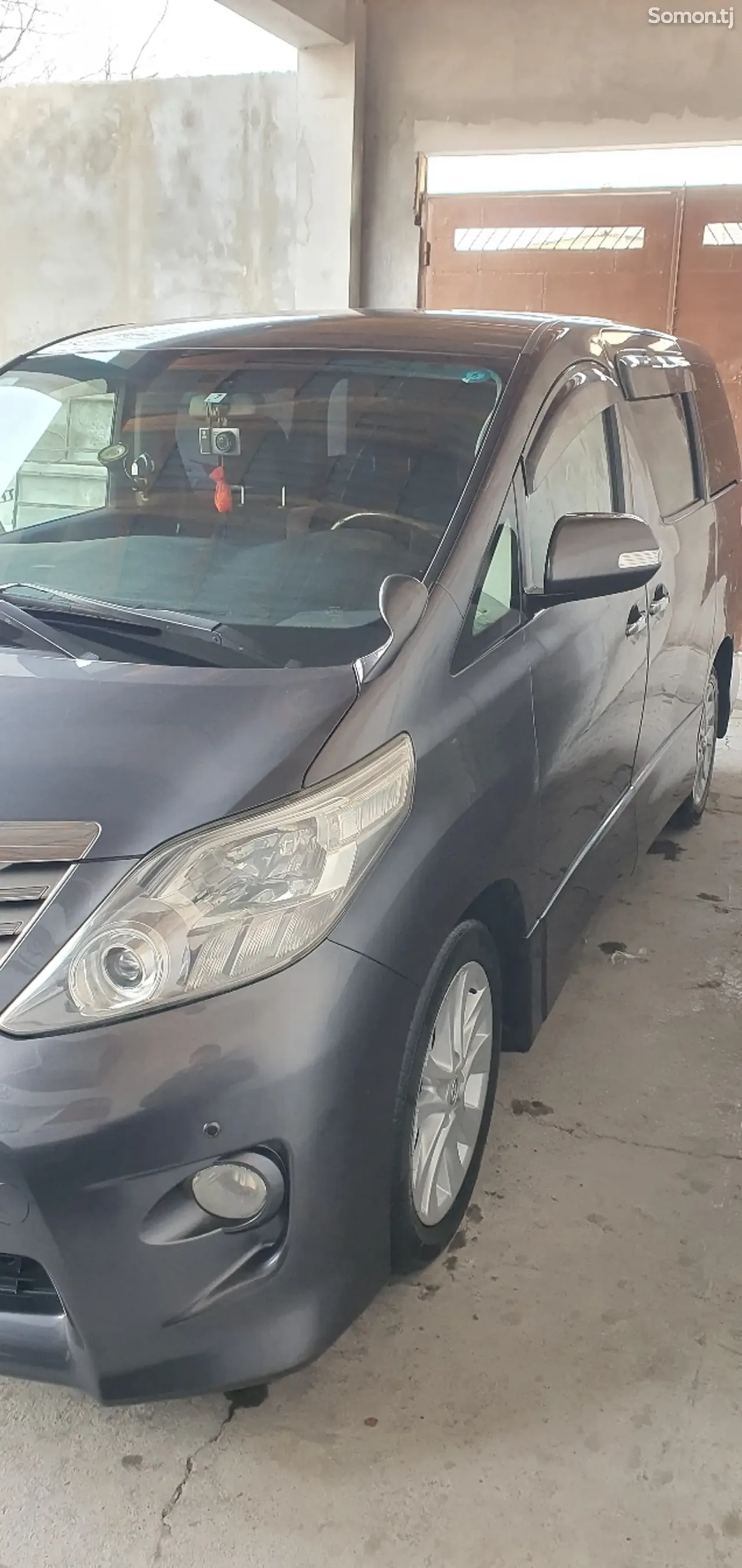 Toyota Alphard 2014 · 2.4 CVT