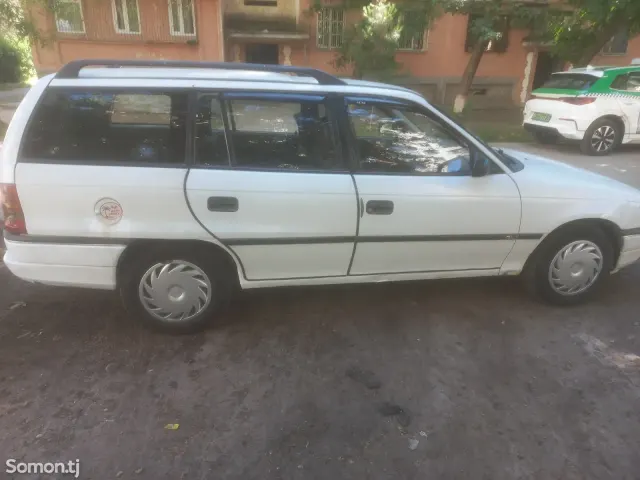 Opel Astra F 1995 · 1.6 MT