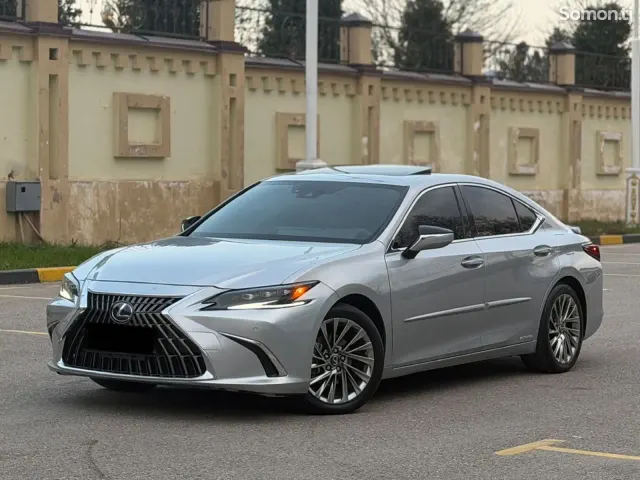 Lexus ES series 2022 · 2.5 AT