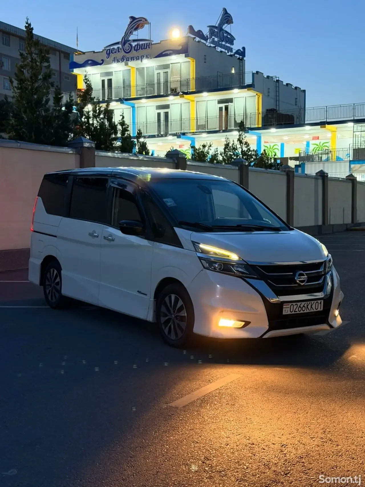 Nissan Serena 2016 · 2.0 AT