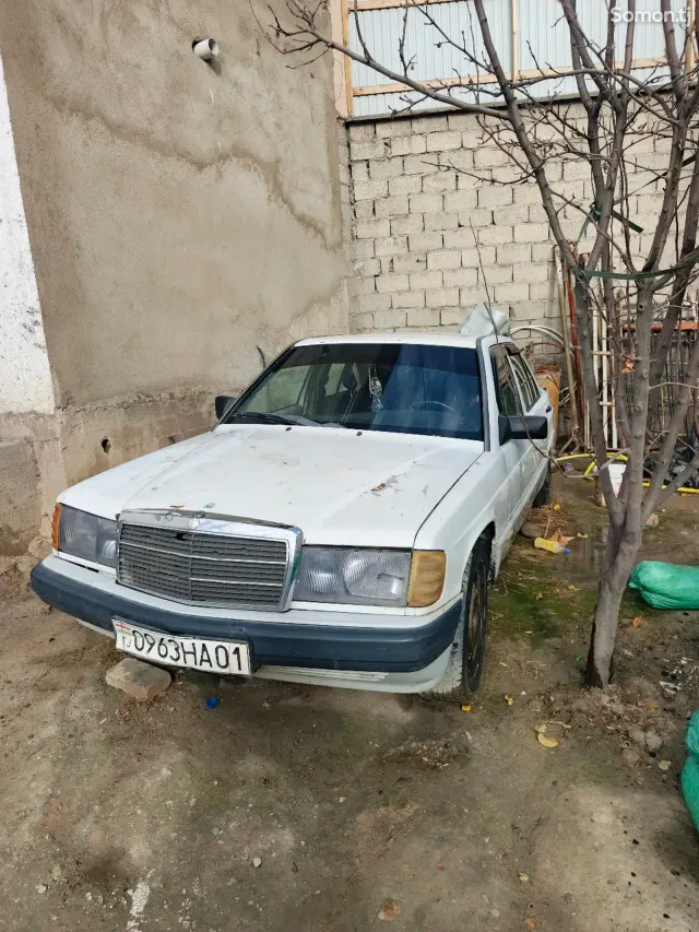 Mercedes-Benz W124 1990 · 2.0 MT