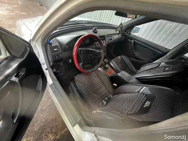 Mercedes-Benz C class 1995 · 1.8 MT