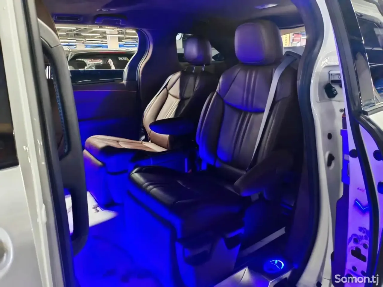 Toyota Sienna 2023 · 2.5 AT