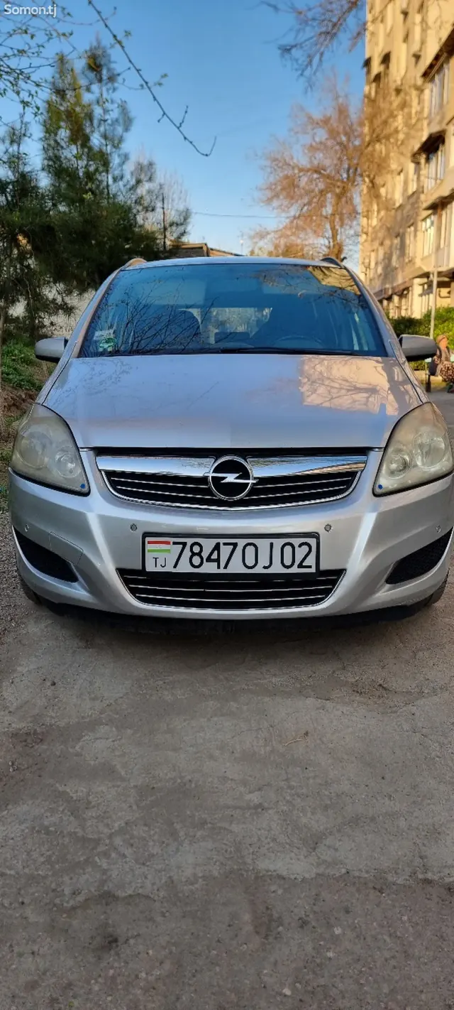 Opel Zafira 2009 · 1.6 MT