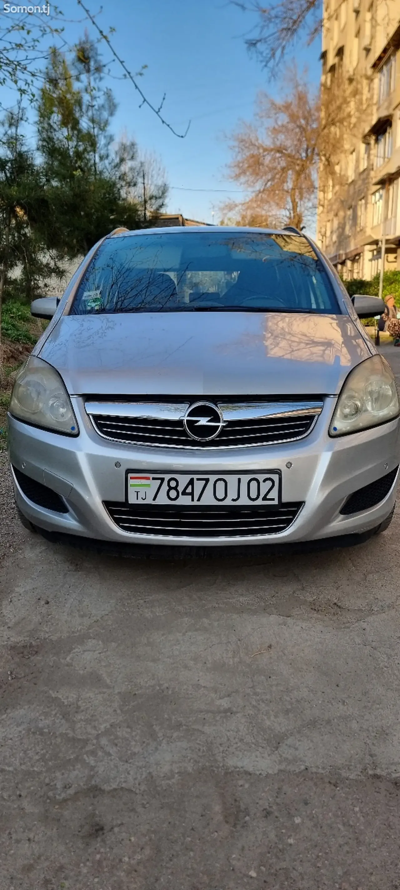 Opel Zafira 2009 · 1.6 MT