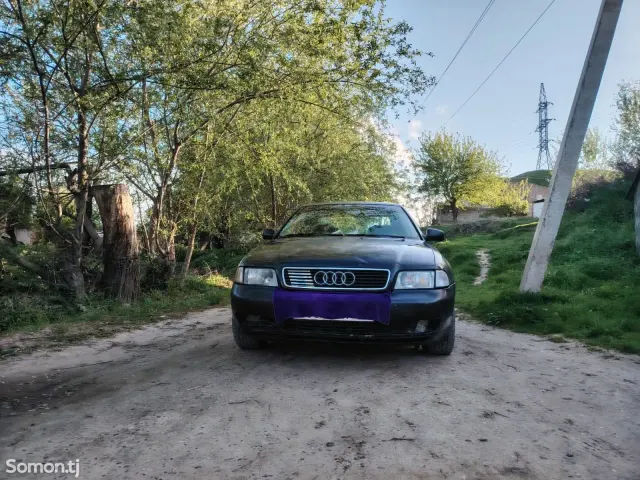 Audi A4 1995 · 1.6 MT