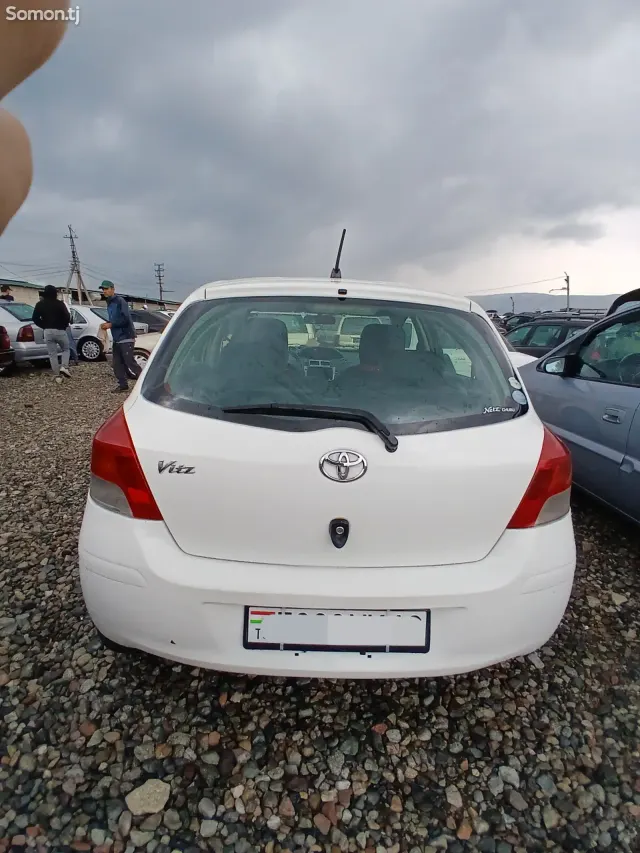 Toyota Vitz 2010 · 1.1 AT