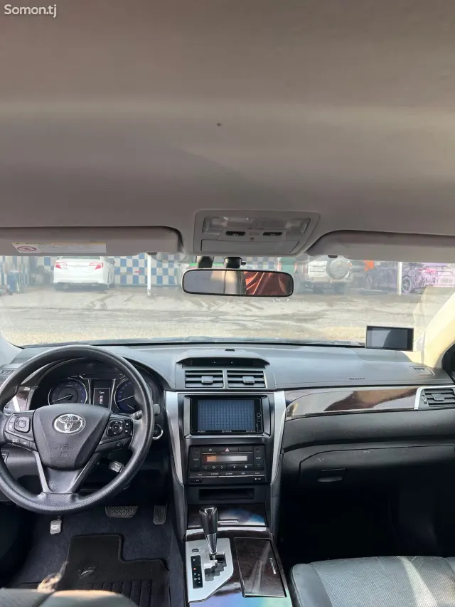 Toyota Camry 2017 · 2.0 AT