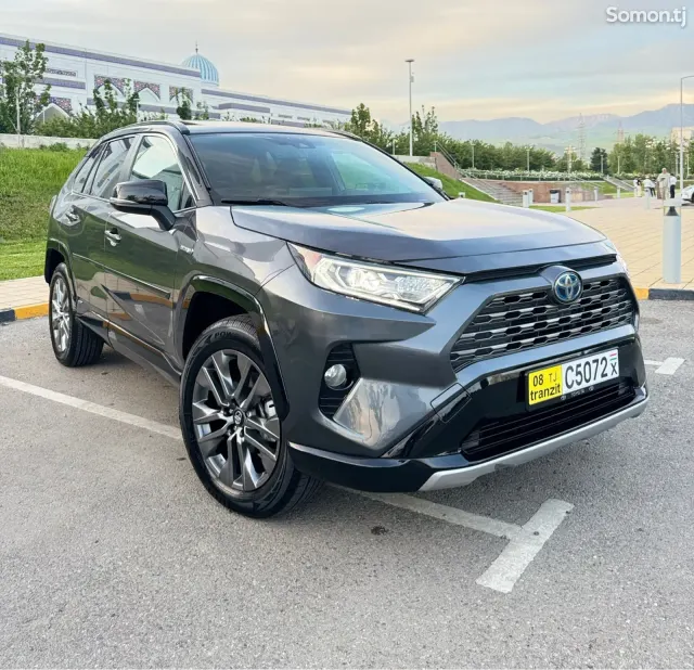 Toyota RAV 4 2020 · 2.5 AT